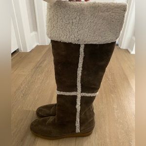 Michael Kors Winter Boots with Sheering Lining, Size 6